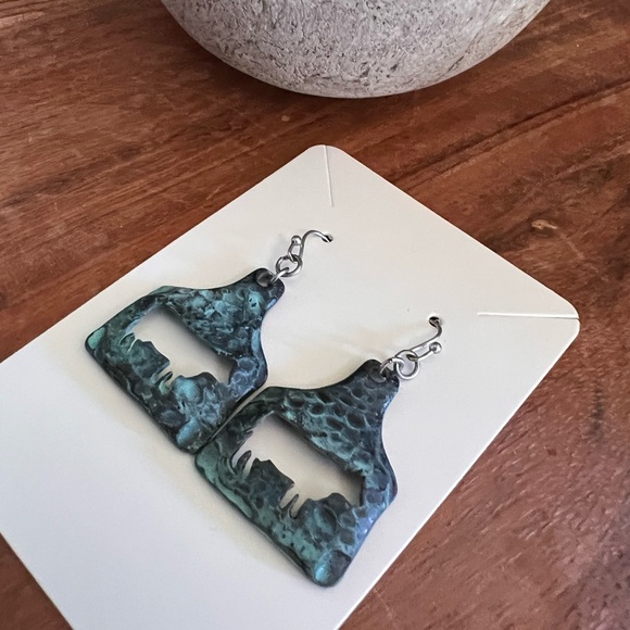 2/15$ Patina turquoise western cow cut out dangle earrings - Picture 2 of 2